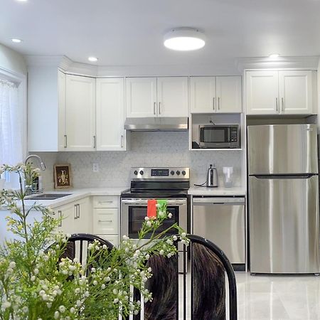 Apartmán Newly-Renovated 3Br House, 12 Minutes To Airport Toronto Exteriér fotografie