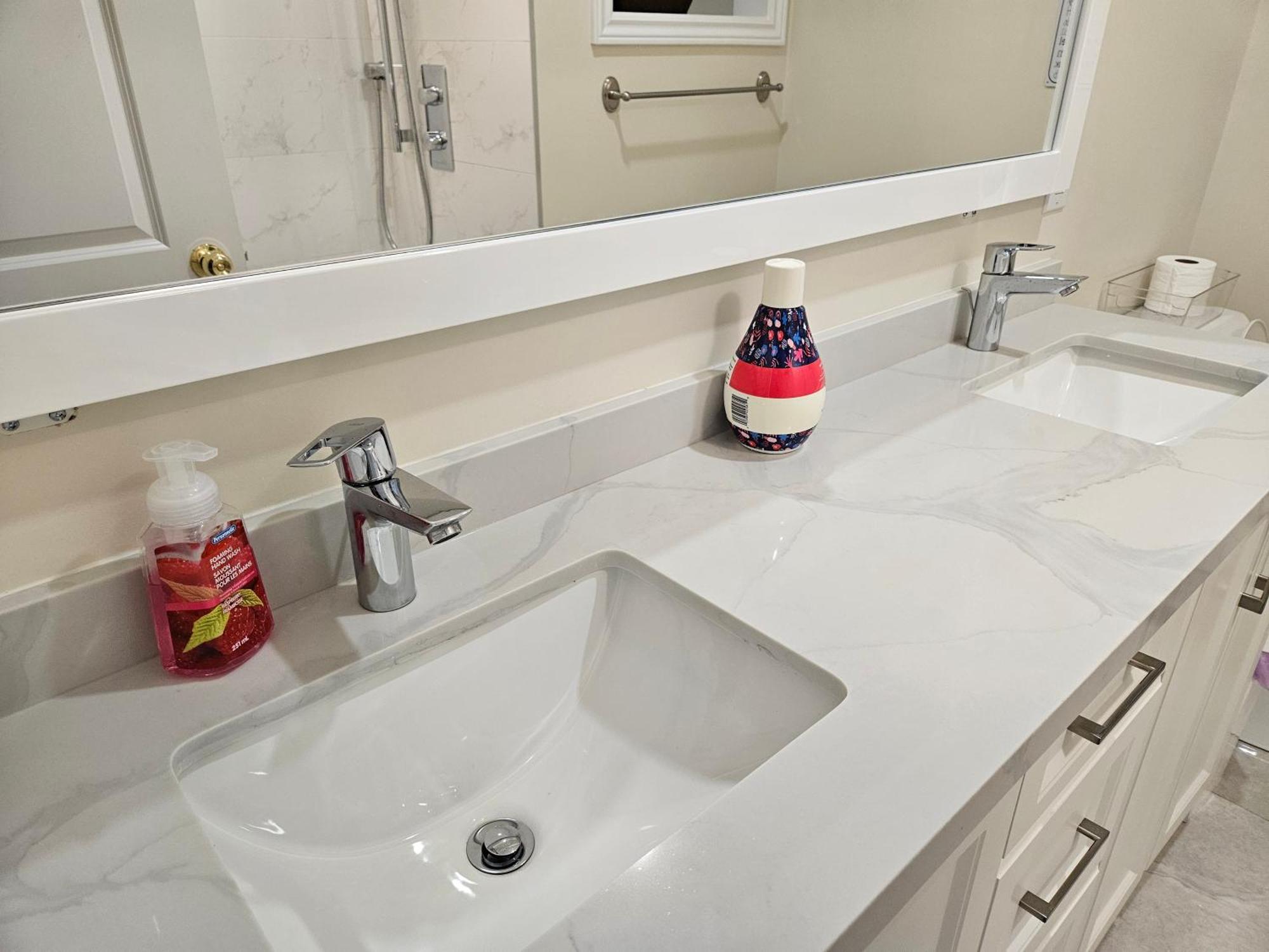 Apartmán Newly-Renovated 3Br House, 12 Minutes To Airport Toronto Exteriér fotografie