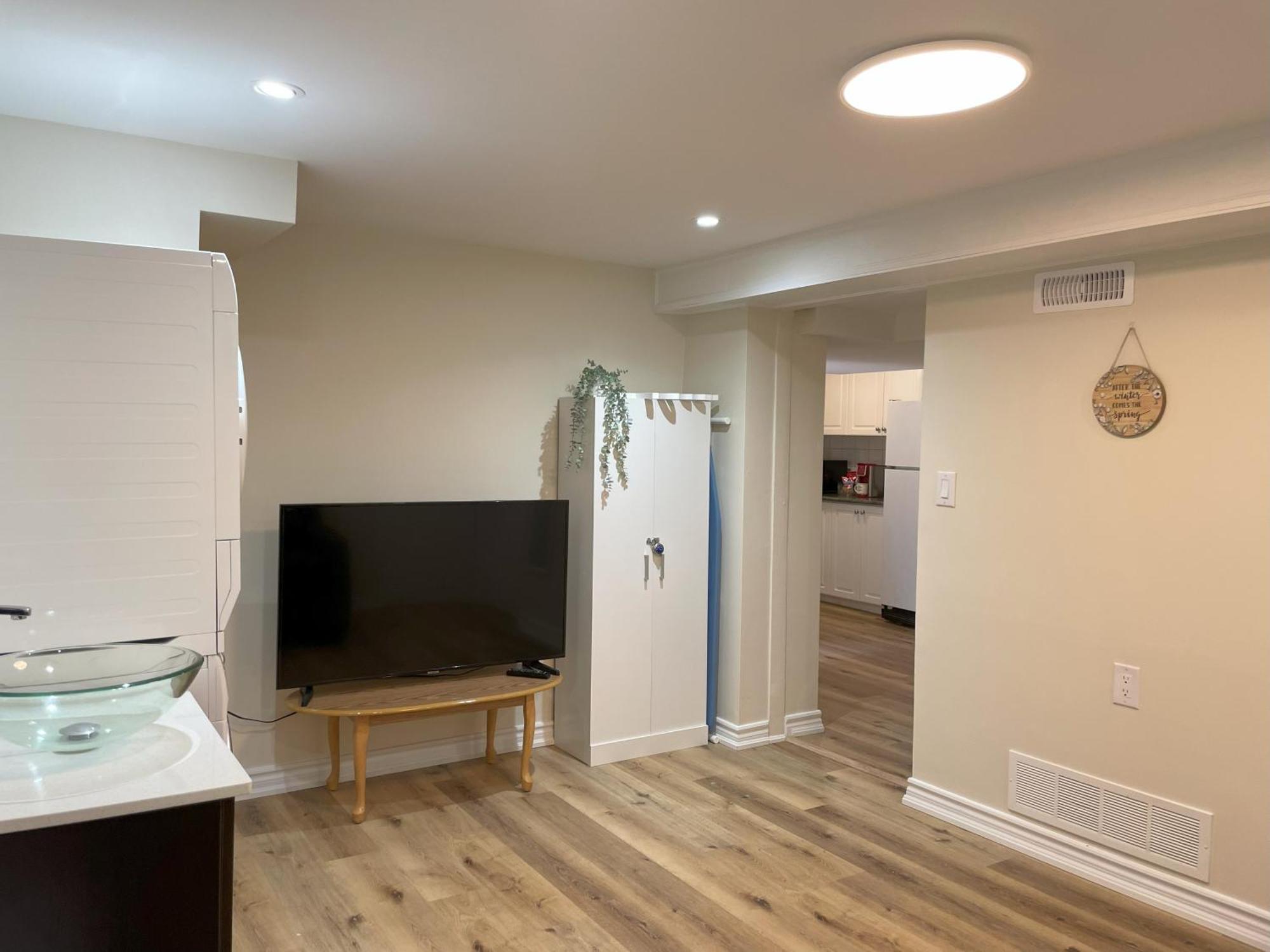 Apartmán Newly-Renovated 3Br House, 12 Minutes To Airport Toronto Exteriér fotografie