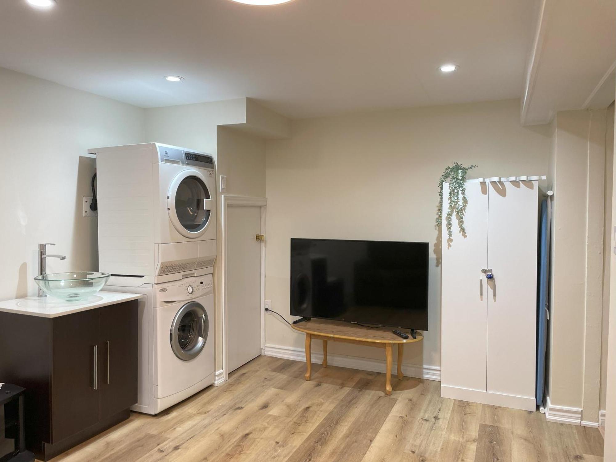 Apartmán Newly-Renovated 3Br House, 12 Minutes To Airport Toronto Exteriér fotografie