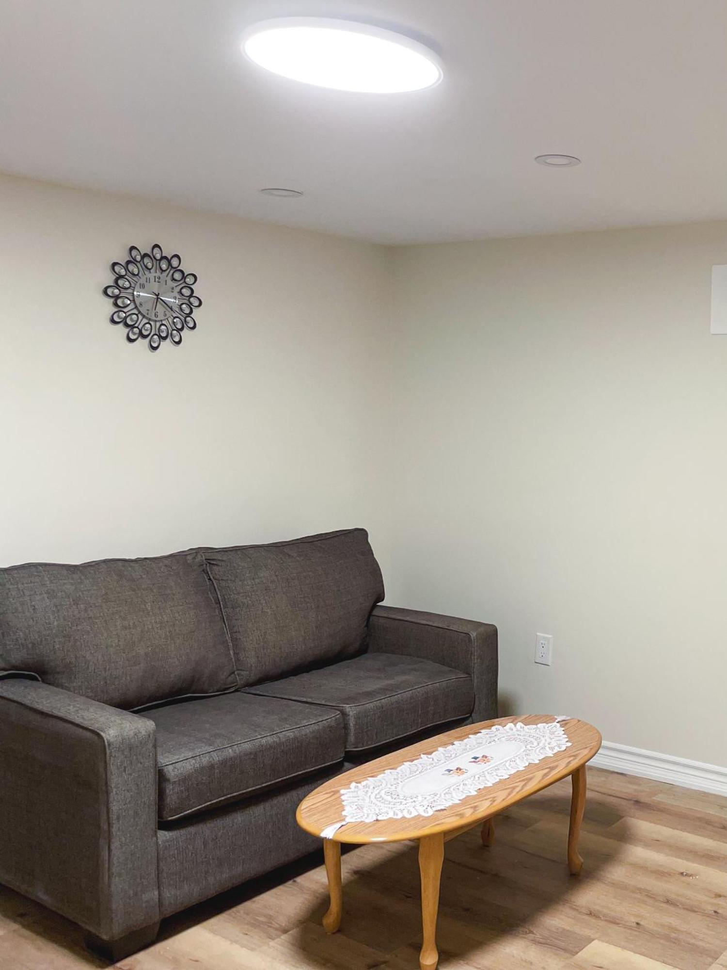 Apartmán Newly-Renovated 3Br House, 12 Minutes To Airport Toronto Exteriér fotografie